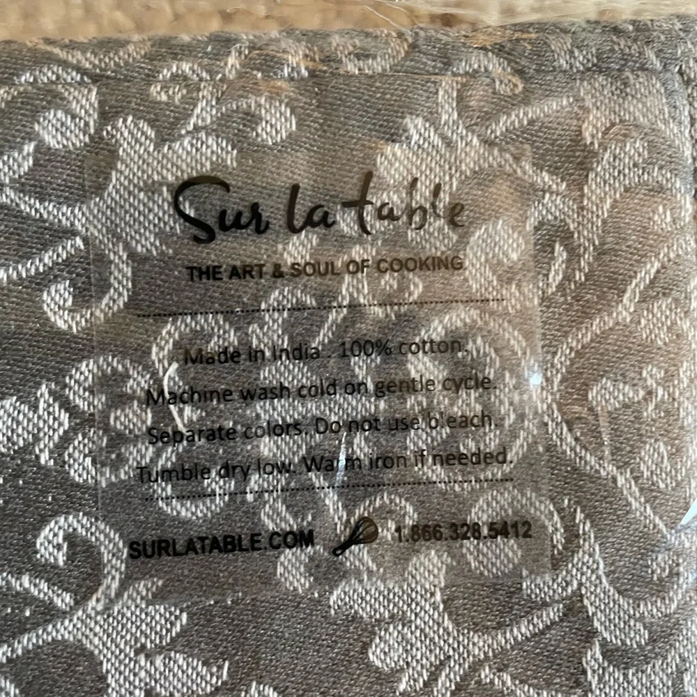 NWT Sur La Table Table Runner Perfect for Christmas and Holiday Season